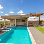 Charmosa Casa C/ 3 Suites E Piscina Com Hidro