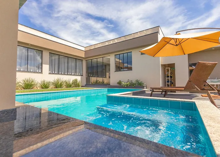 Charmosa Casa C/ 3 Suites E Piscina Com Hidro