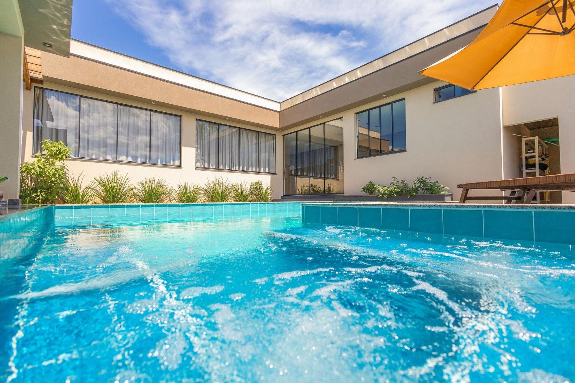 Charmosa Casa C/ 3 E Piscina Com Hidro * Caldas Novas